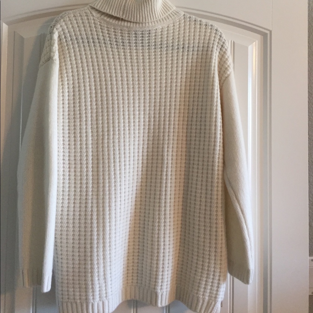 đŻ % Cashmere Sweater - Picture 3 of 4